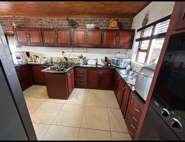 4 BEDROOM HOUSE FOR SALE IN WAVECREST